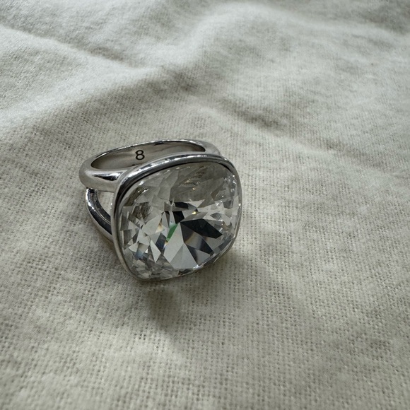 Silver Ring with Crystal Stone - Picture 4 of 6